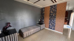 Independent flat kompally